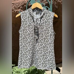 Tahari Leopard Print Sleeveless Fitted Blouse with Tie-Neck Size M